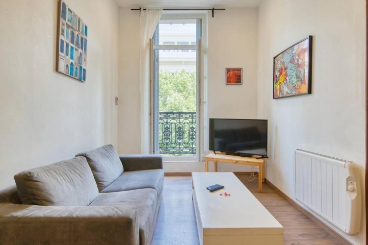 2 Bedrooms Apartment