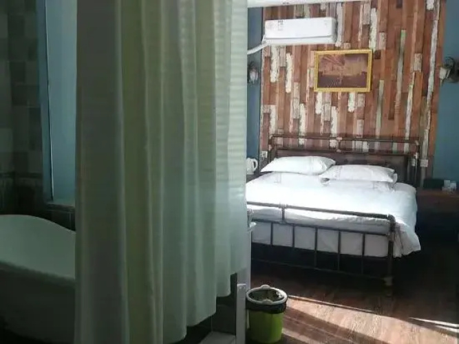 Qixian Lafeng Theme Hotel