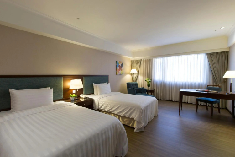 Hotel June