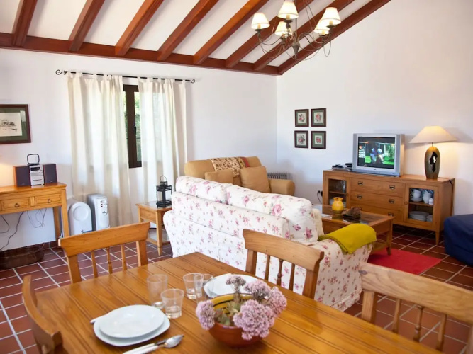 Spacious Villa in San Bartolomé With Swimming Pool