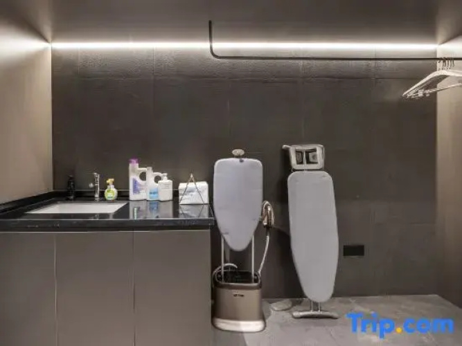Blue Light Language (Suning Square Store)