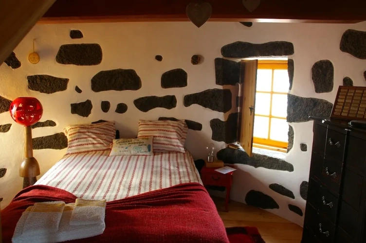 2 Bedrooms Cottage