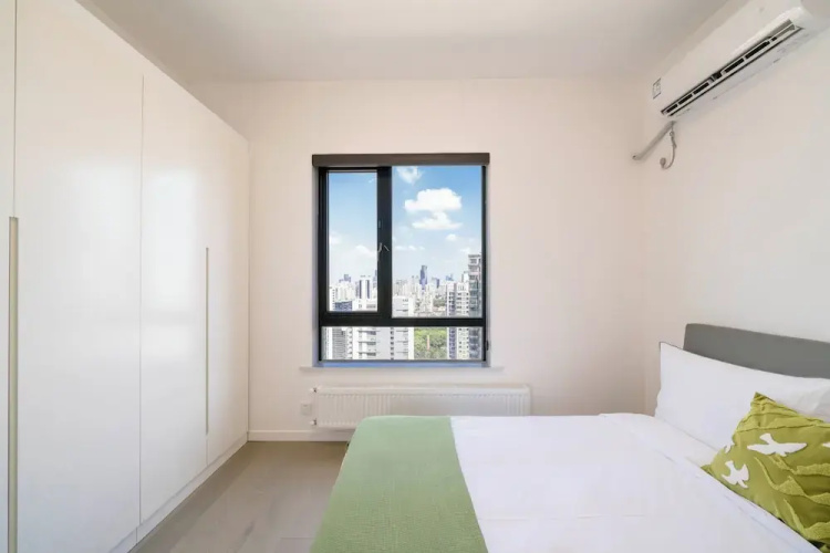 Tyms Elegant 4BR 2BA Apt in Xujiahui