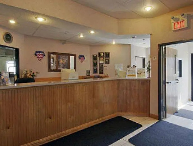 Travelodge by Wyndham St. Louis
