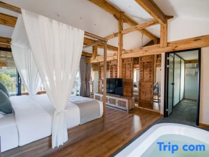 Deluxe Family Suite