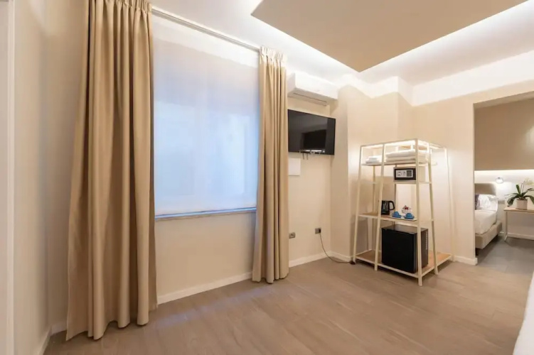 Six Luxury Room