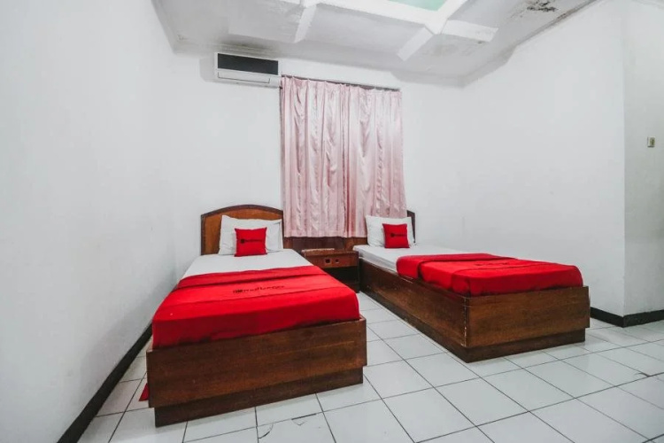 RedDoorz Plus @ Megamendung Puncak Bogor