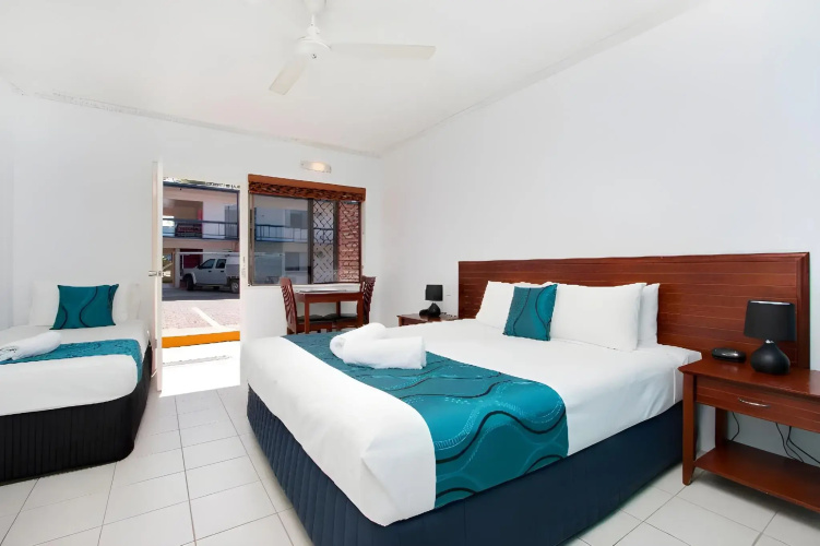 Cairns City Palms