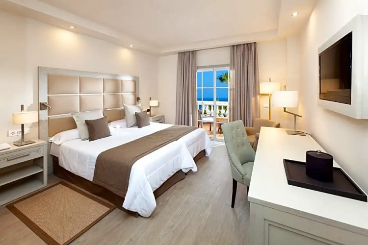 Standard Twin room with balcony