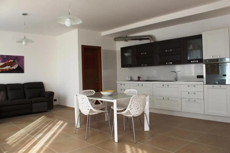 4 Bedrooms Cottage