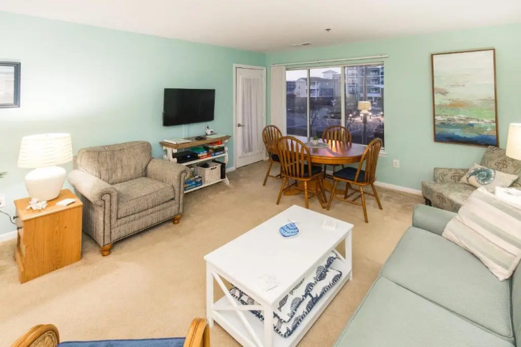 28th St Condo 304