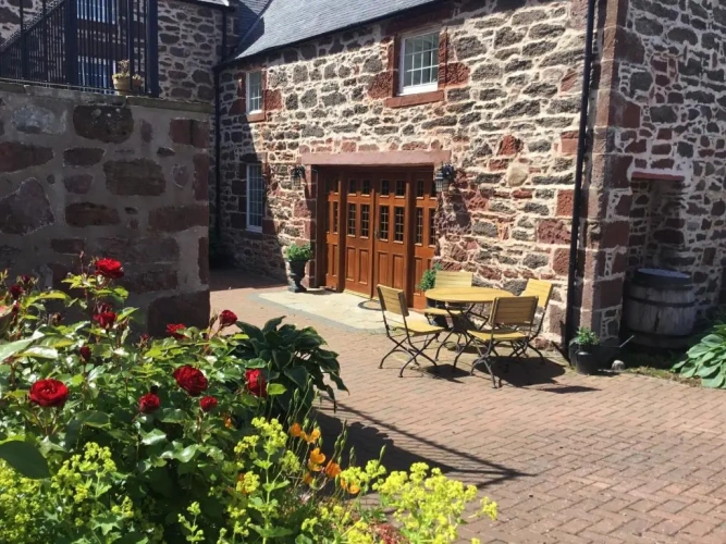2 Bedrooms Cottage