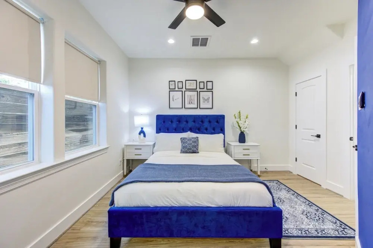 Modern Cozy Home with King Bed