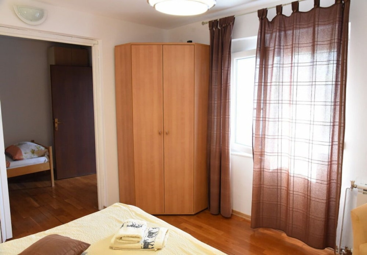 Apartments Ema