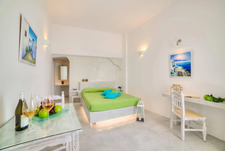 Kima Oia Suites