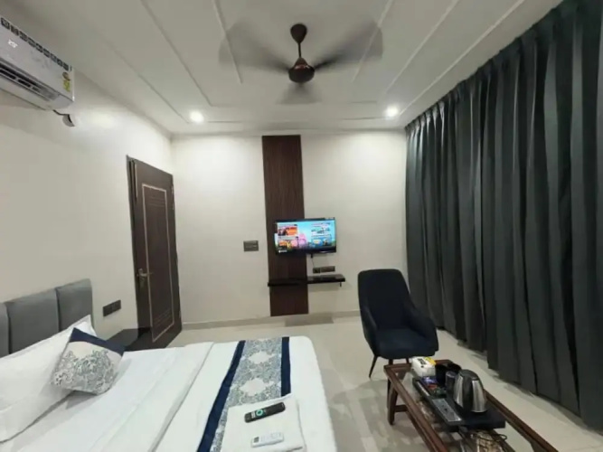 Radiant Blu Hotels Sector 70