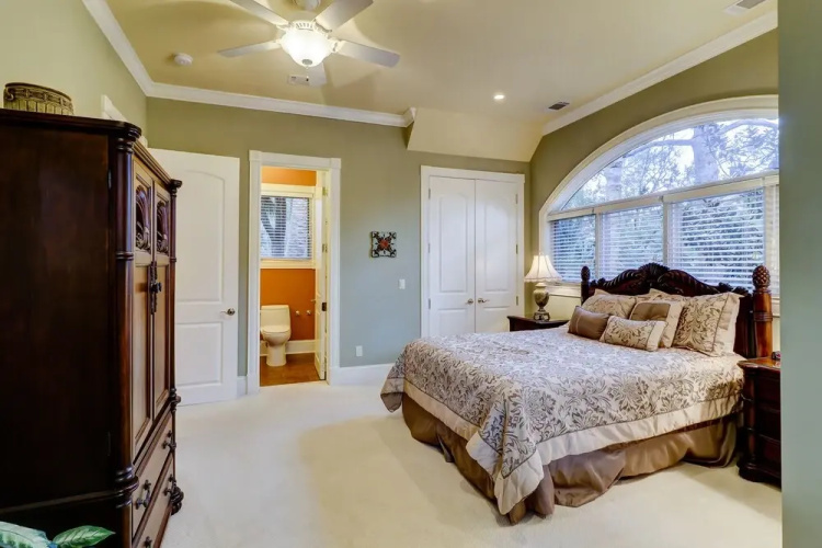 4 Beach Lagoon Rd