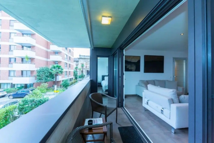 2 Bedrooms Quadruple Family Apartment