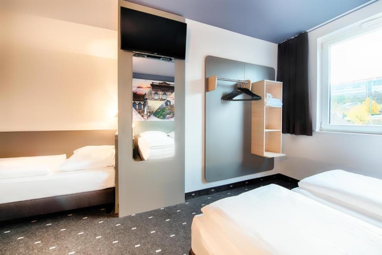 Standard Triple room