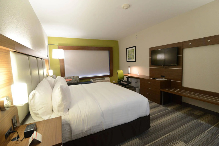 Holiday Inn Express & Suites Chicago North Shore - Niles by IHG