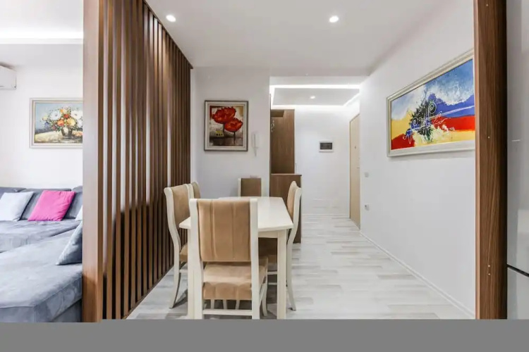 Beachside Modern Apartment