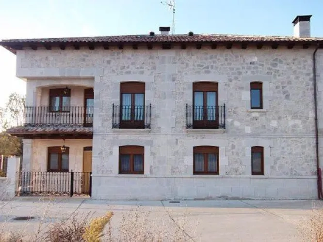 4 Bedrooms Cottage