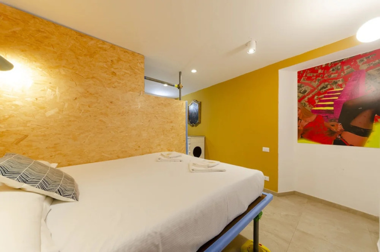 JOIVY Stylish Open-Plan Flat In Historic Centre