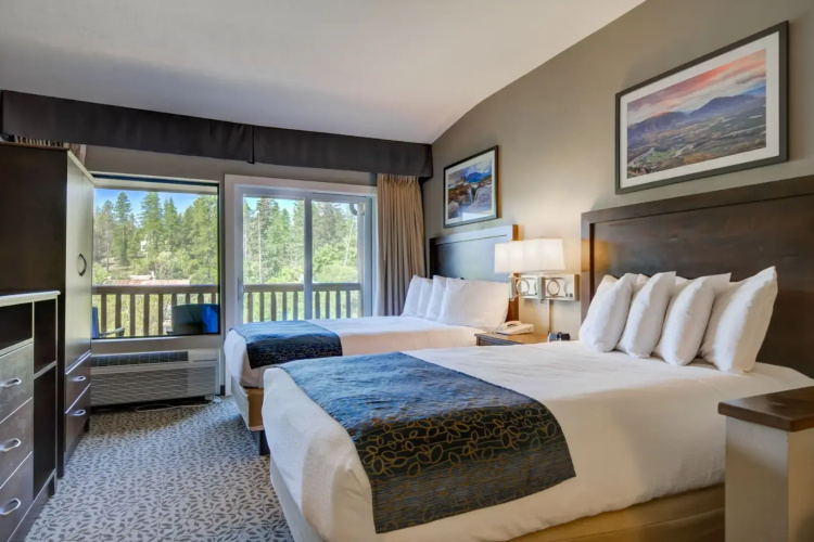 Standard Quadruple room with balcony and with river view