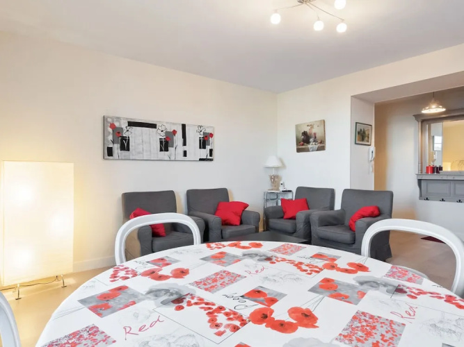 Modern & Spacious Apartment in Downtown Bayeux
