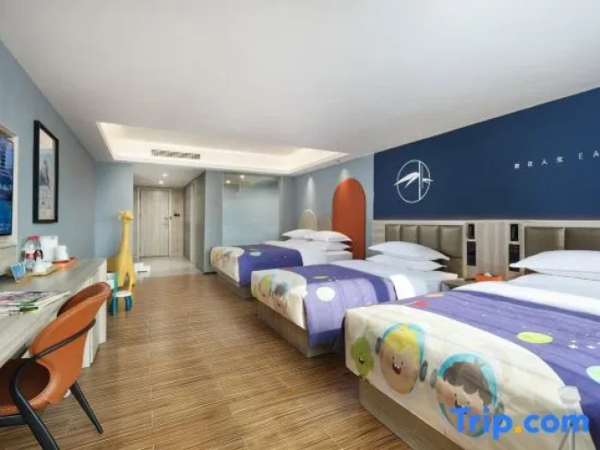 Standard Triple Family room with view