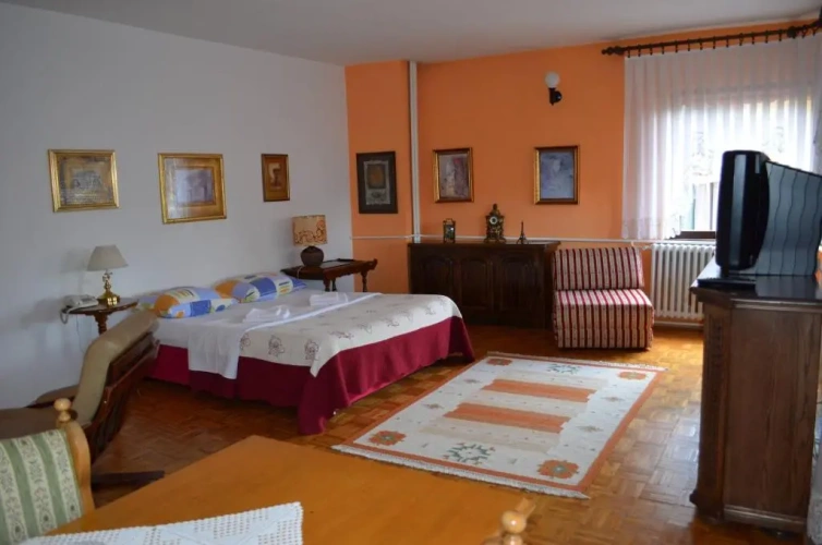 3 Bedrooms Apartment
