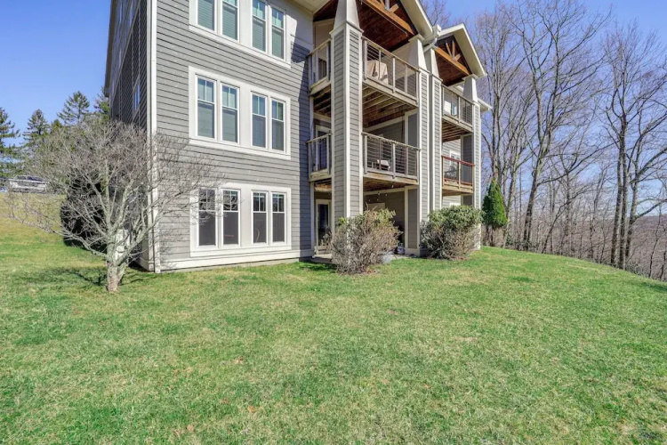 6 Mi to Skiing: Mtn-view Condo in Seven Devils