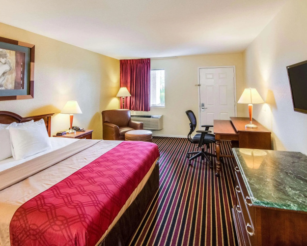 Rodeway Inn & Suites Highway 290 Northwest