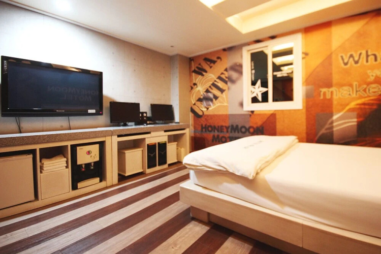 Daegu Dongseong-Ro Honeymoon