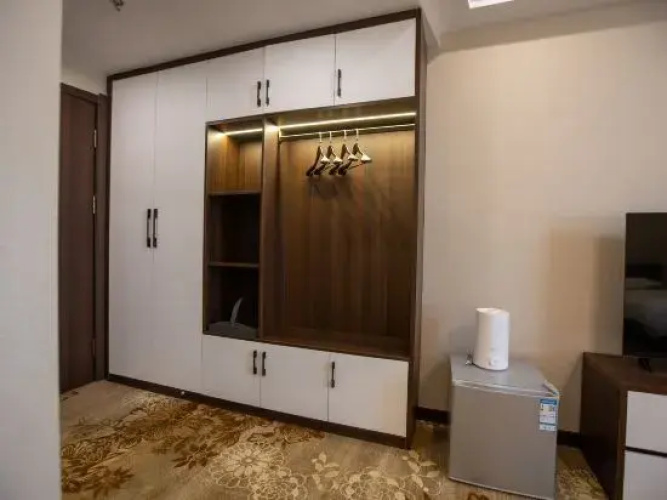 Baicheng Hotel