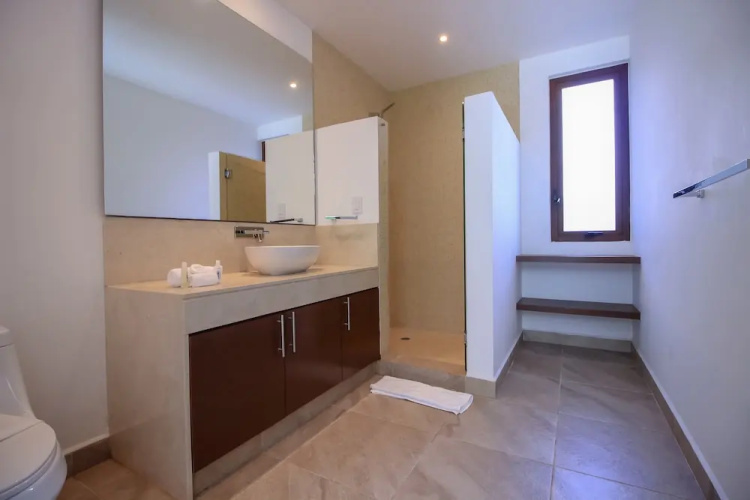 Golf View Luxury Condo hosted by Olahola