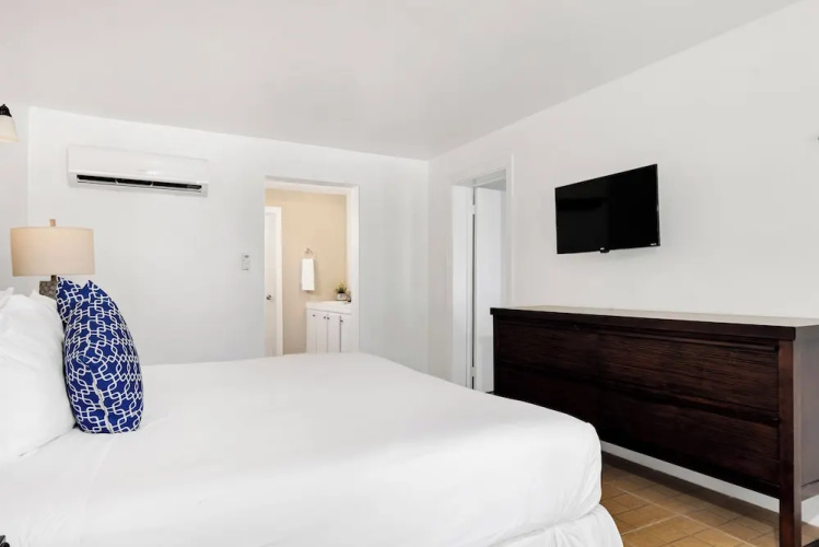 Pelican Beach Hotel