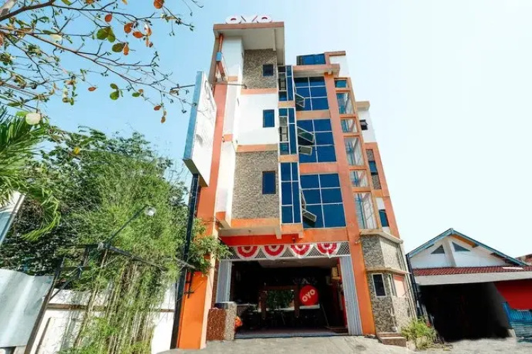 Super OYO 1251 Residence 8