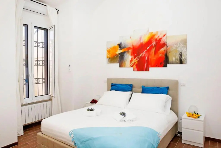 Castel Sant Angelo's Harmonious Apartment