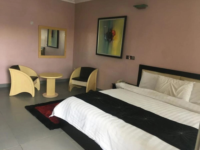 L'avalon Hotel and Suites