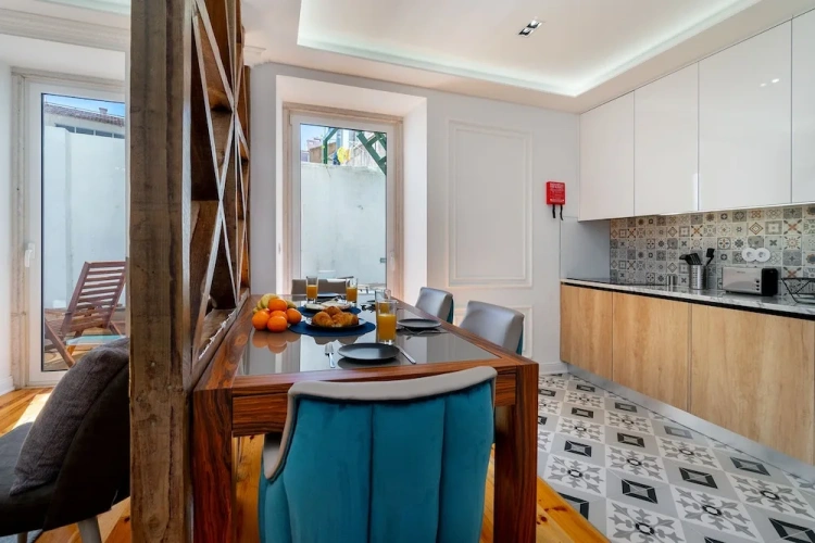 2 Bedrooms Apartment