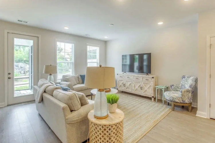 3 Bedrooms Apartment