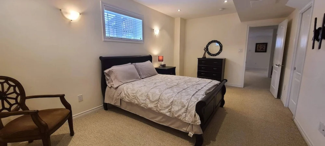 Spacious 2 BR, 3 Beds, Sleeps 6, Kitchen, Laundry