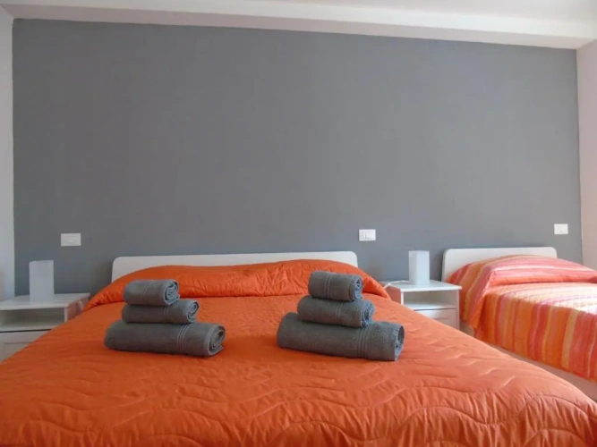 Standard Triple room