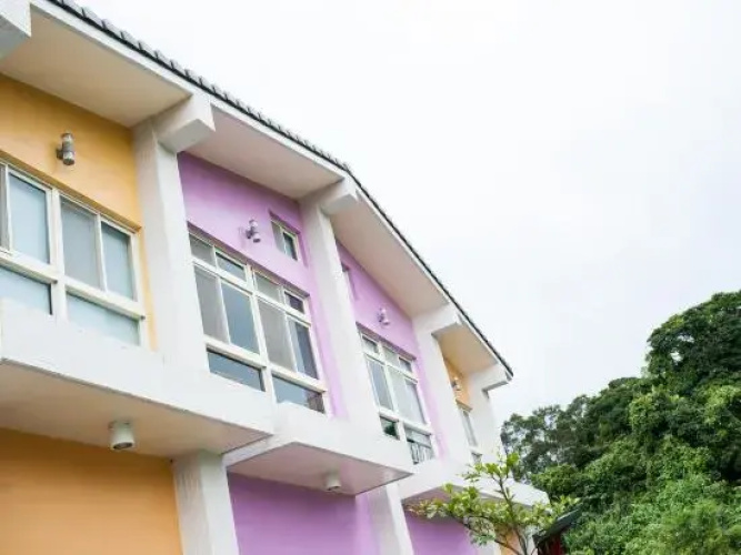 Barefoot Springs Hostel