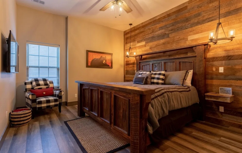 Lakefront Haven - 10 Br Home