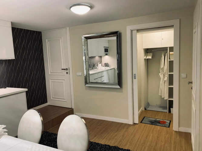 Apartament z prywatnym, krytym basenem