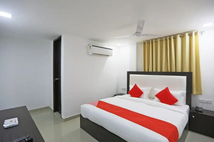 Gour White House by OYO Rooms