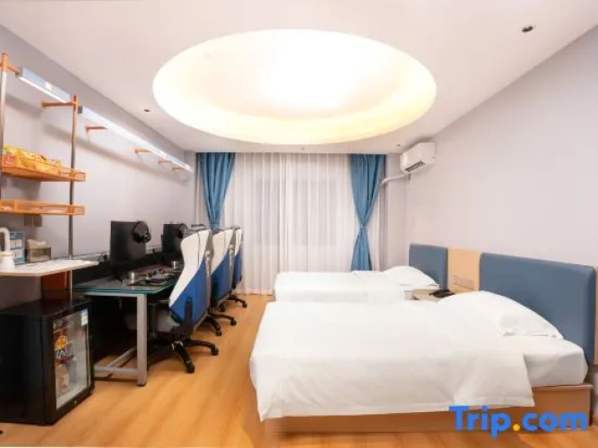 Deluxe Triple Suite