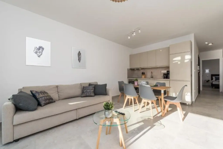 2 Bedrooms Apartment
